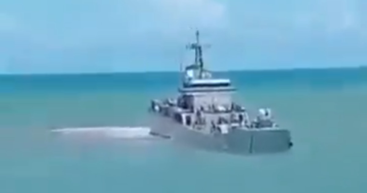 Buque de desembarco Capana (T-61) encalla en Falcón durante ejercicios de defensa