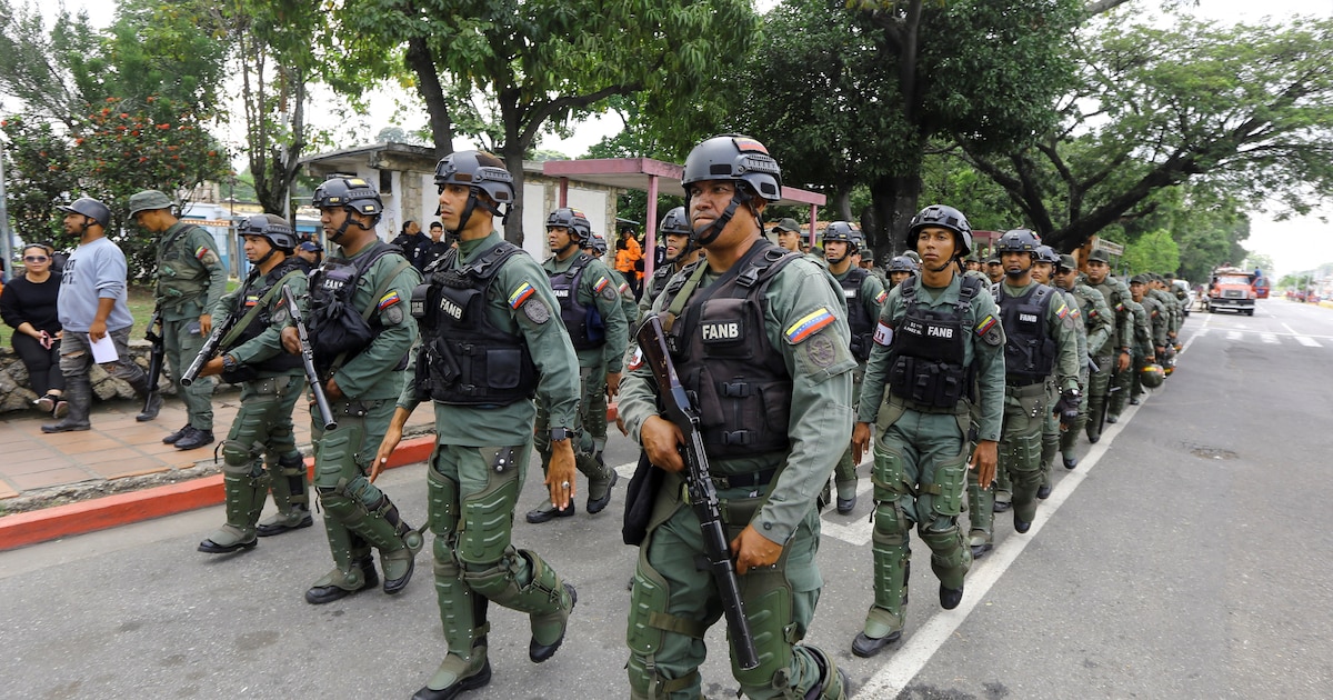 Ejercicios Militares en La Guaira y Carabobo: Maduro Responde al Despliegue de EE.UU.
