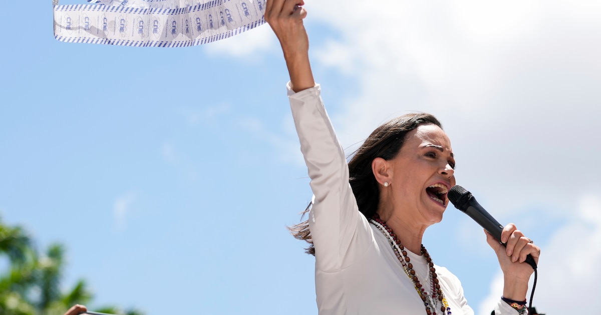María Corina Machado desafía al régimen venezolano y lucha por la libertad desde el país.